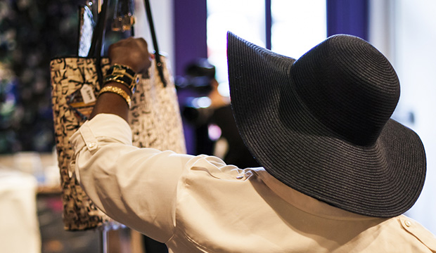 How Boutique Retailers Should Deal with Showrooming 1 Showrooming