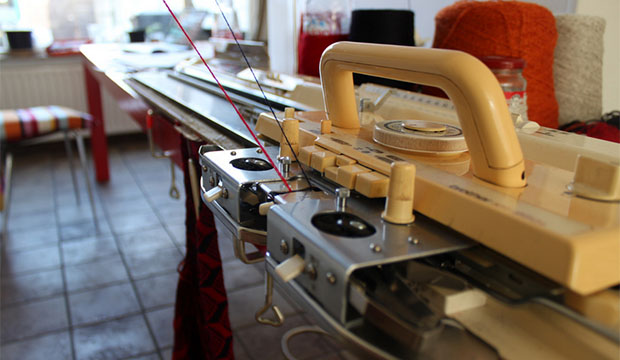 Knitic: A Different Take on Fashion Technology 1 Knitic