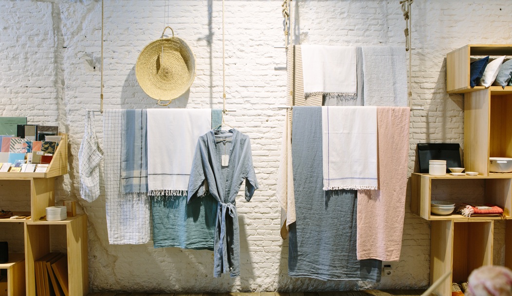 How to Turn Non-Buyers into New Wholesale Accounts 1 fashion-buyers